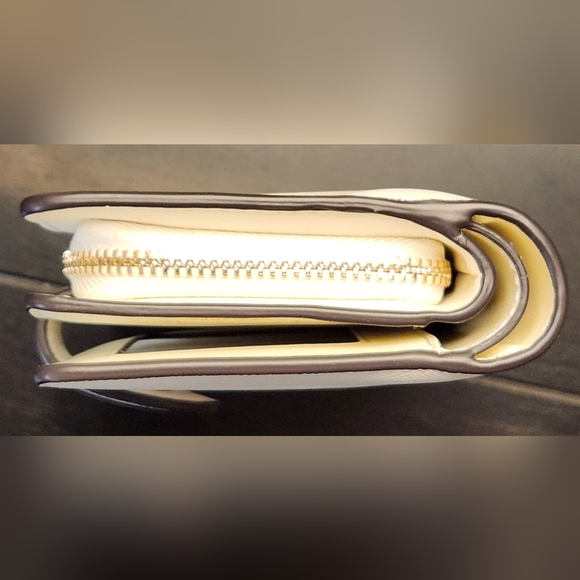 KATE SPADE Med Compact Saffiano Leather in Meringue  NWT - Picture 4 of 12